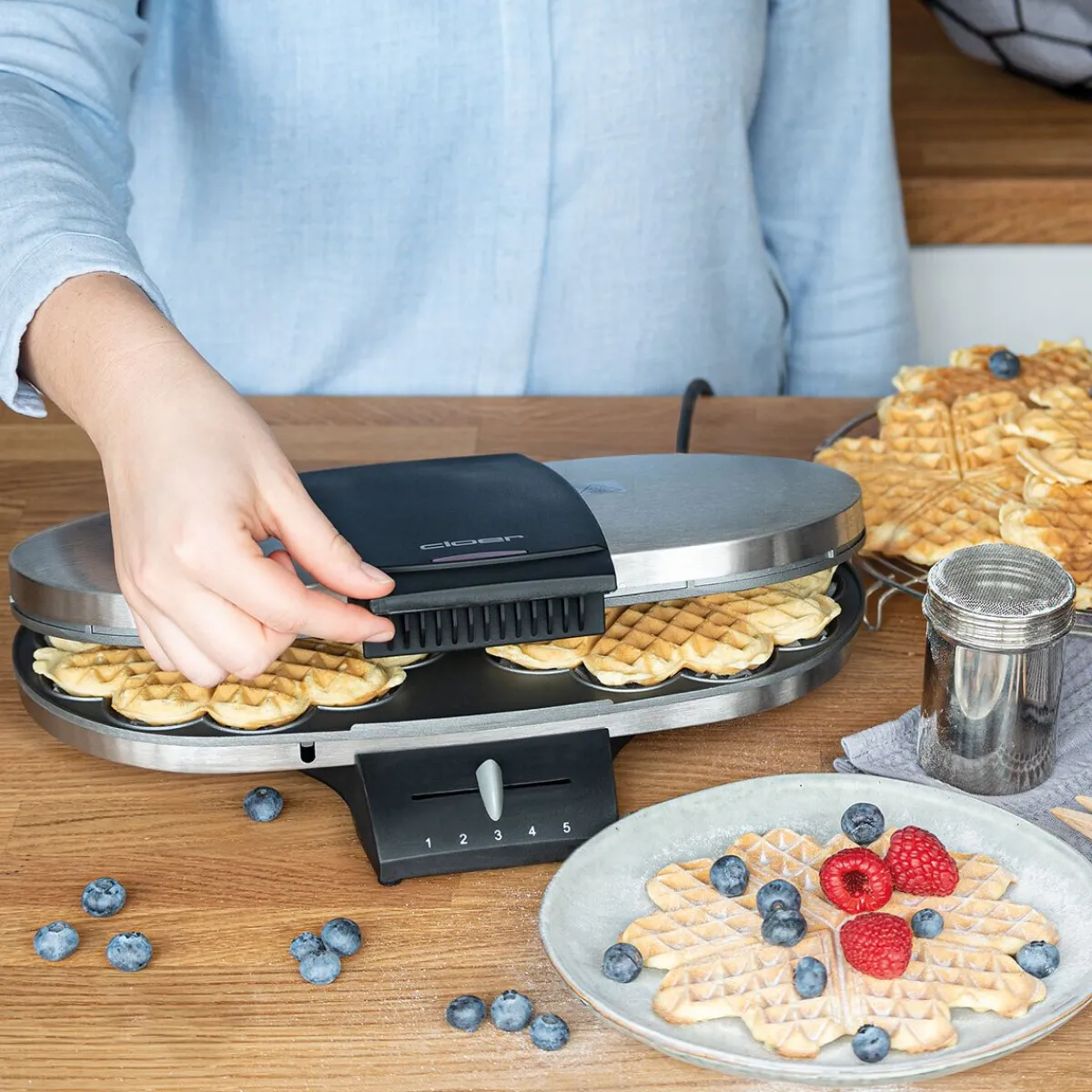 Cloer Kochwelt Entdecken|Doppelwaffeleisen 1329 34x24 cm 1700 W silber