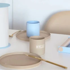 Becher 8 cm Favourite Dänische Worte Hygge beige<Design Letters Best