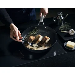 Fiskars Pfannen|Kochwelt Entdecken|Bratpfanne 28 cm Taiten schwarz