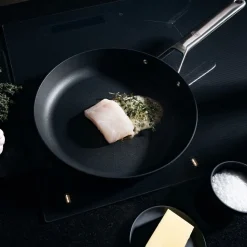 Fiskars Pfannen|Kochwelt Entdecken|Bratpfanne 28 cm Taiten schwarz