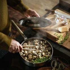 Fiskars Pfannen|Weihnachten|Sautierpfanne mit Deckel 26 cm Norden Steel