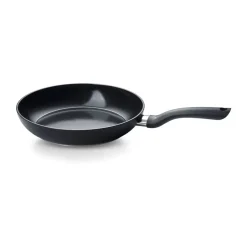 Fissler Pfannen|Kochwelt Entdecken|Pfanne Essential schwarz 24cm