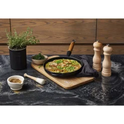 Le Creuset Weihnachtsmenü|Bratpfanne 28 cm m. Holzgriff Signature schwarz