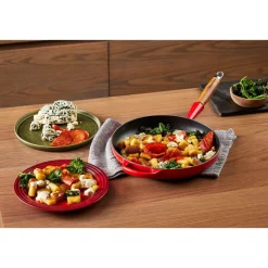 Le Creuset Kochwelt Entdecken|Pfannen|Bratpfanne 24cm m. Holzgriff kirschrot Guss