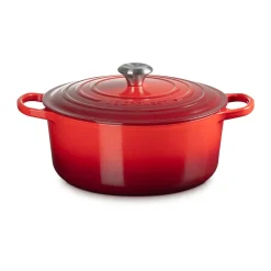 Le Creuset Weihnachtsmenü|Weihnachten|Bräter mit Deckel 28 cm Signature kirschrot