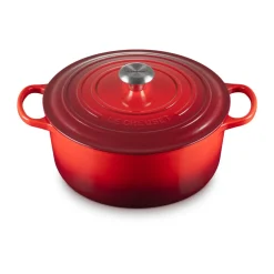 Le Creuset Weihnachtsmenü|Weihnachten|Bräter mit Deckel 28 cm Signature kirschrot