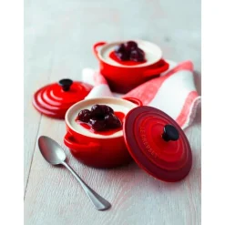 Le Creuset Kochwelt Entdecken|Töpfe|Mini Cocotte 4er-Set Kirschrot