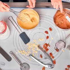 Rösle Weihnachtsbäckerei|Weihnachtsbäckerei|Back-und Arbeitsmatte 68x53 cm mehrfarbig