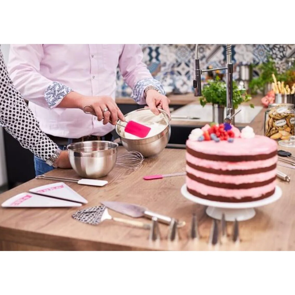 Rösle Kochwelt Entdecken|Backzubehör|Teigschaber breit 26 cm Pink Charity Edition pink