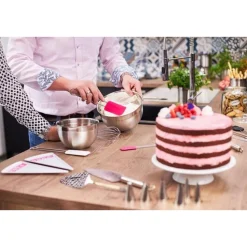 Rösle Kochwelt Entdecken|Backzubehör|Teigschaber schmal 26 cm Pink Charity Edition pink