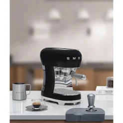Smeg Kochwelt Entdecken|Espressomaschine ECF02BLEU 50’s Style schwarz