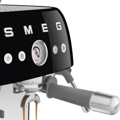 Espressomaschine mit Mahlwerk EGF03 2 Tassen 1650 50’s Style schwarz<Smeg Best