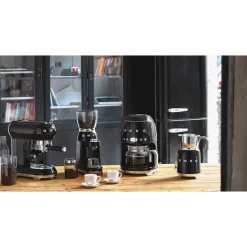 Smeg Kochwelt Entdecken|Kaffeemaschinen|Filter-Kaffeemaschine DCF02 1,4 l 1050 W 50’s Style schwarz
