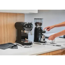 Kaffeemühle 150 W schwarz<Smeg