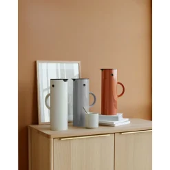 Isolierkanne 1,0 l EM77 Sand<Stelton Hot