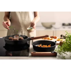 Woll Pfannen|Kochwelt Entdecken|Guss-Flachpfanne 24 cm Eco Logic QXR schwarz